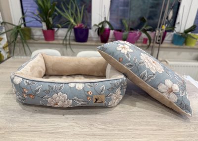 classic modell S méret kutyaágy fekhely cosmopolitanpets virágos kutyaágy