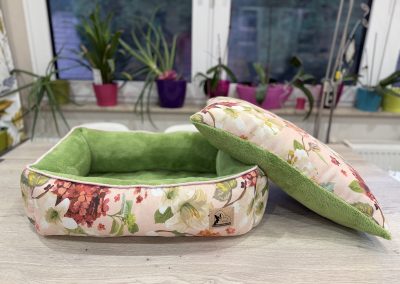 classic modell S méret kutyaágy fekhely cosmopolitanpets virágos kutyaágy