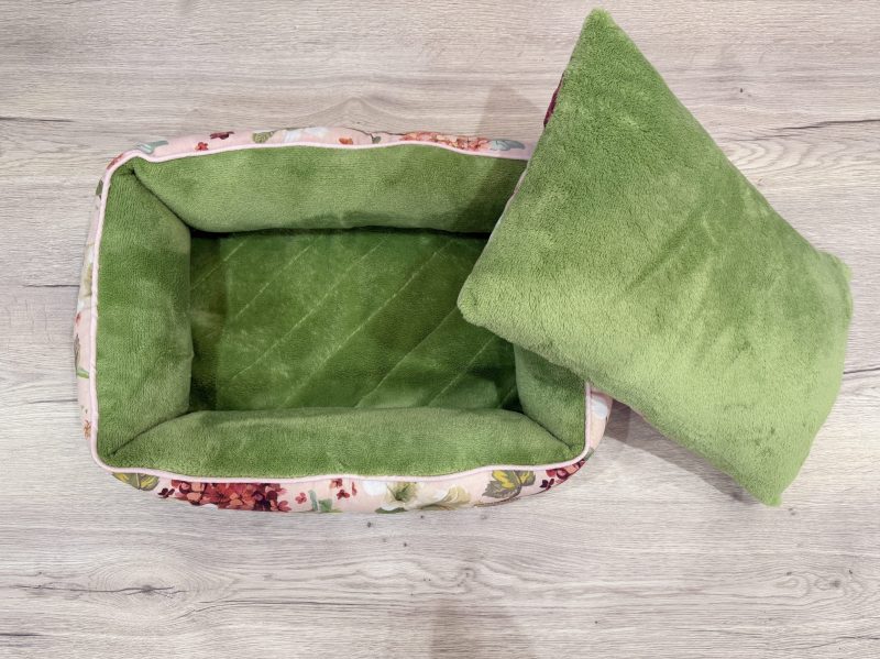 classic modell S méret kutyaágy fekhely cosmopolitanpets virágos kutyaágy