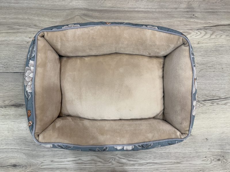 classic modell S méret kutyaágy fekhely cosmopolitanpets virágos kutyaágy
