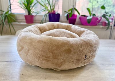 BAGEL kutyaágy rövidszőrű anyagból hosszú szőrben tartott kutyáknak L méret CosmopolitanPets