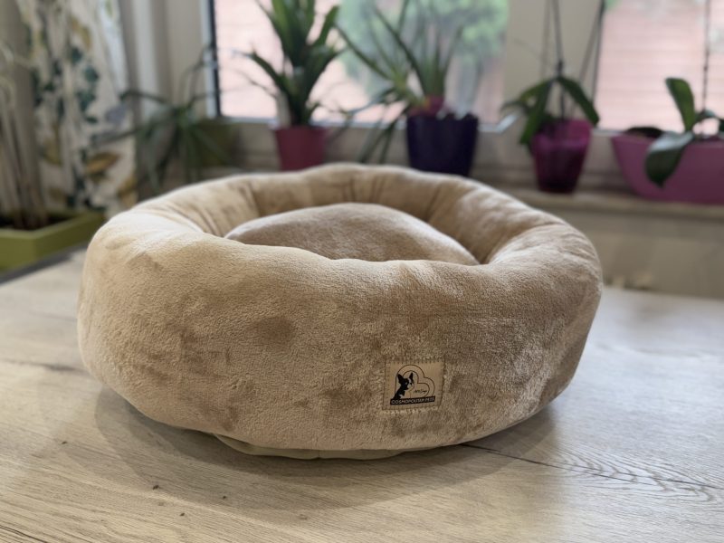 BAGEL kutyaágy rövidszőrű anyagból hosszú szőrben tartott kutyáknak L méret CosmopolitanPets